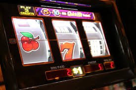 Filipino players enjoying online gaming on 51 ph mobile platform